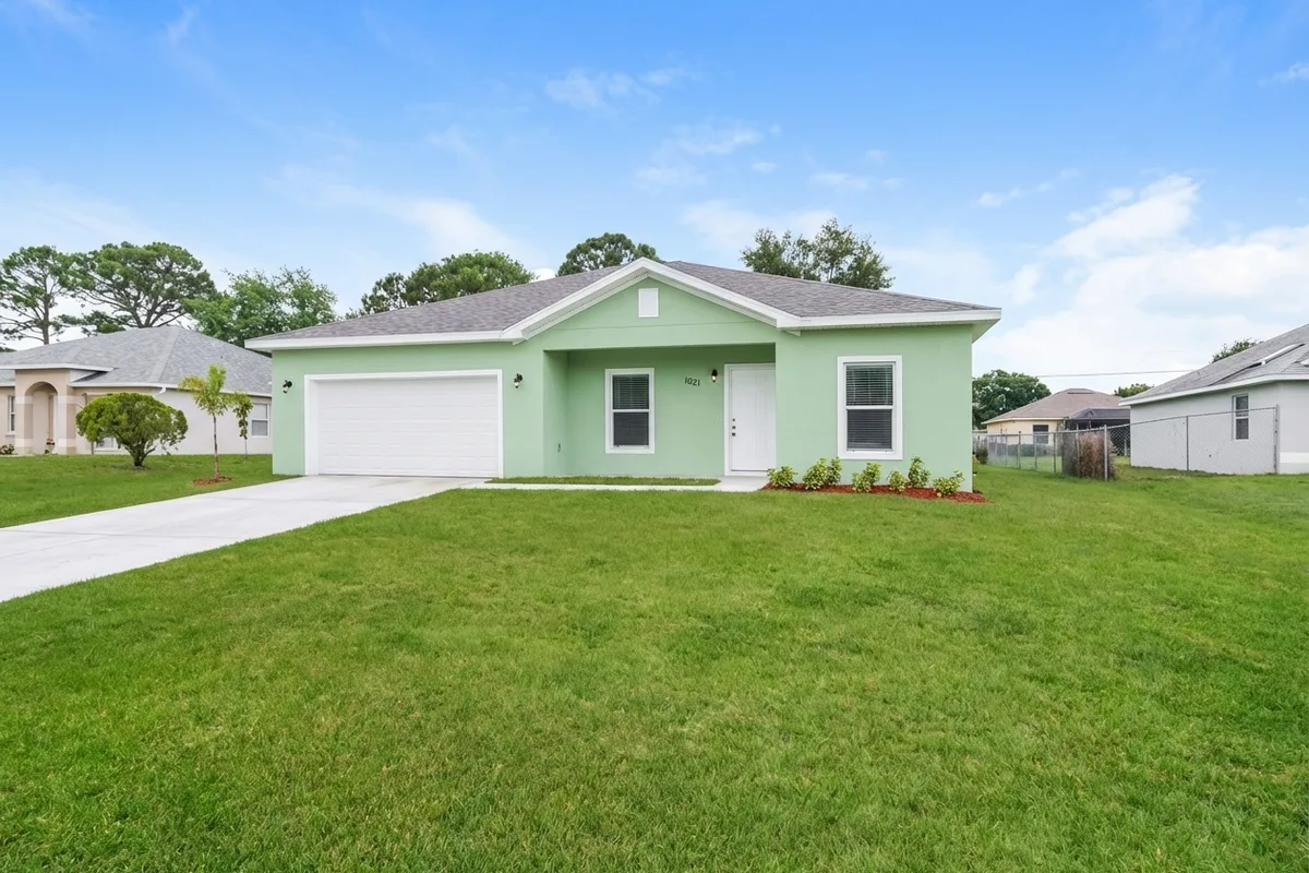 New Listing at 1021 Locust Ave NW in Palm Bay